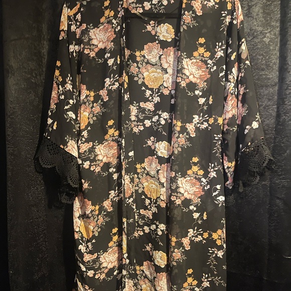 Wallflower Black Floral Lace-Trim Robe - Picture 1 of 2